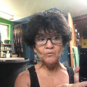 Meet your Posher, Leslye